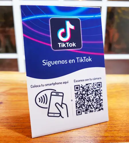 Letrero NFC y QR para TikTok de negocio